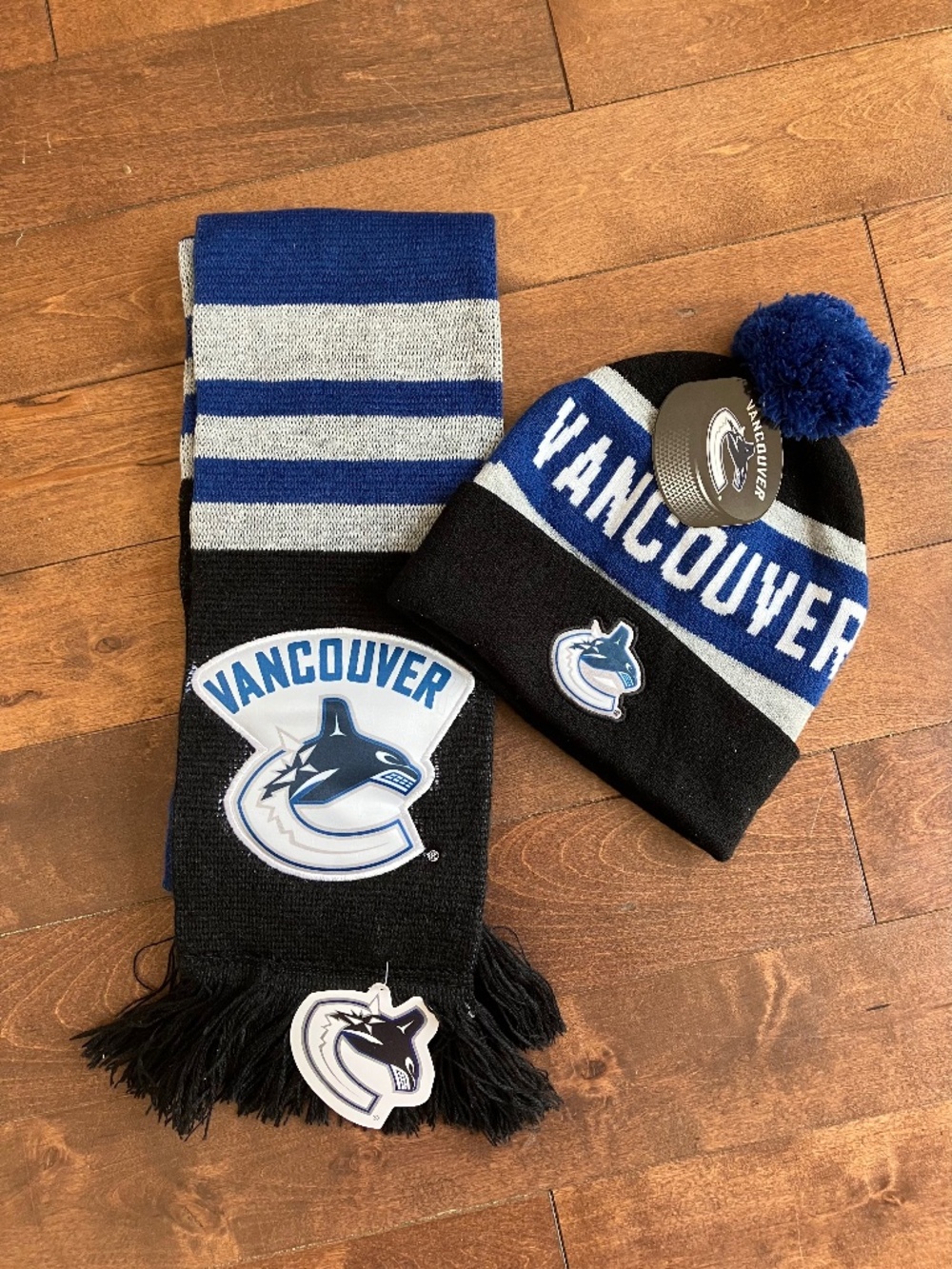 Vancouver Canucks Hat & Scarf Set